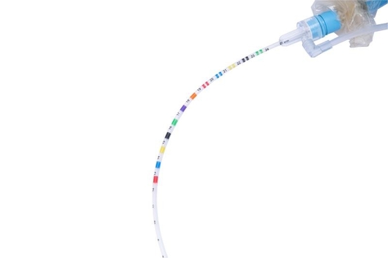 Un buen precio. 5FR Traqueostomía con catéter de succión cerrado para el tratamiento de las vías respiratorias en línea